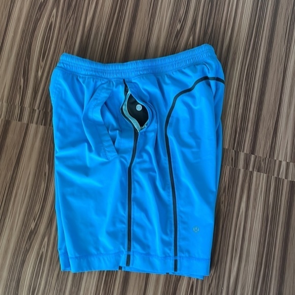 LULULEMON Running Shorts Size Large - Picture 3 of 9